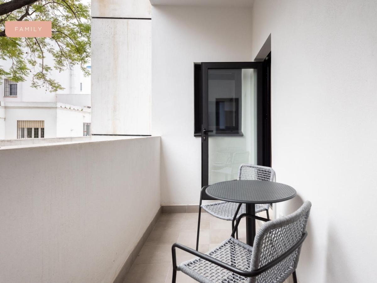 Limehome Sevilla Calle Torcuato Luca De Tena - Digital Access Exterior photo